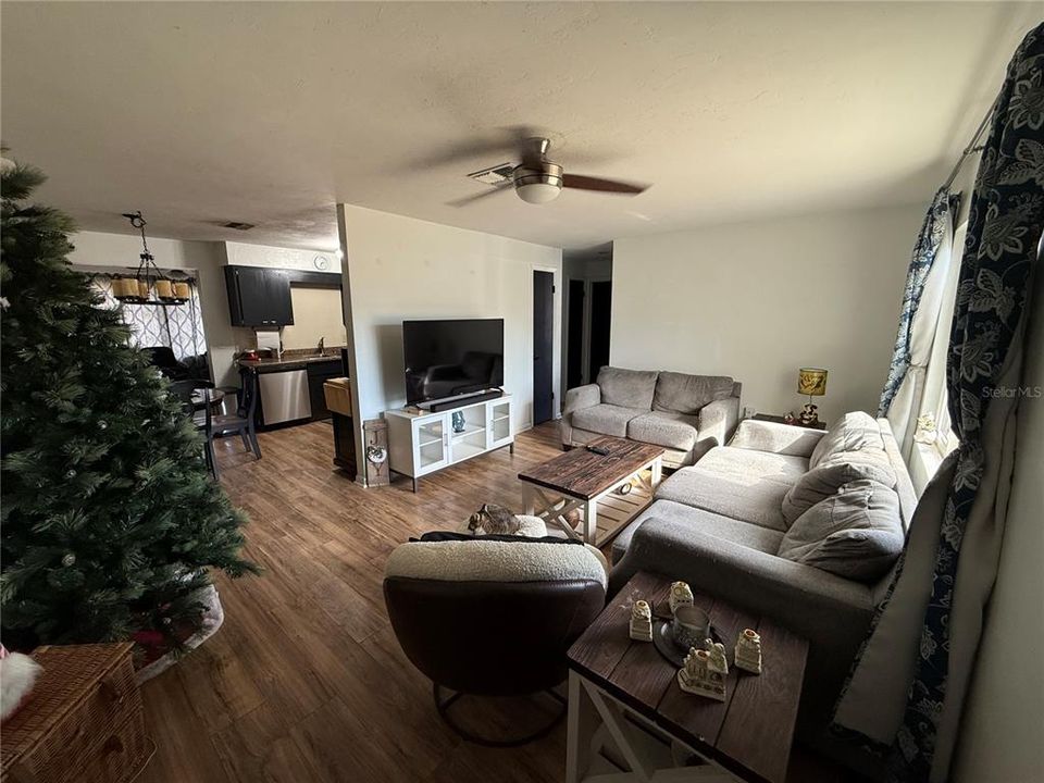 For Sale: $175,000 (3 beds, 2 baths, 1432 Square Feet)