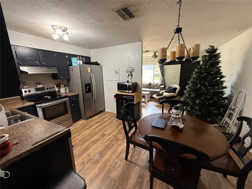 For Sale: $175,000 (3 beds, 2 baths, 1432 Square Feet)