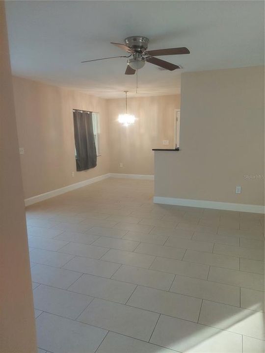 For Sale: $250,000 (2 beds, 1 baths, 946 Square Feet)