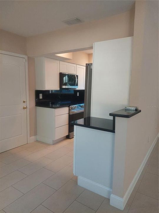 For Sale: $250,000 (2 beds, 1 baths, 946 Square Feet)