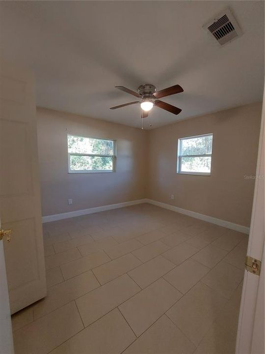 For Sale: $250,000 (2 beds, 1 baths, 946 Square Feet)