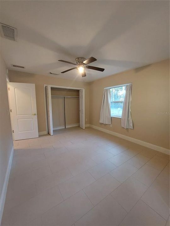 For Sale: $250,000 (2 beds, 1 baths, 946 Square Feet)