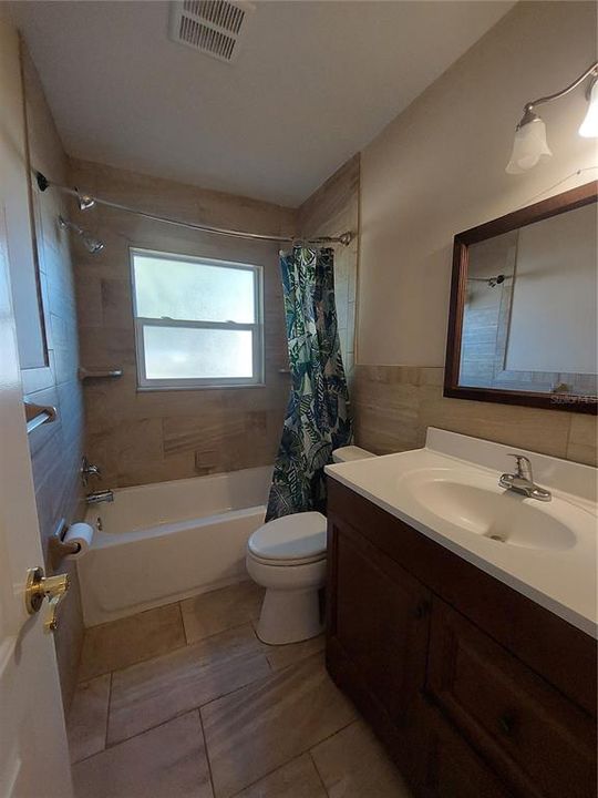 For Sale: $250,000 (2 beds, 1 baths, 946 Square Feet)