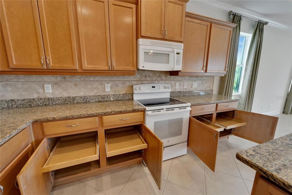 For Sale: $369,900 (2 beds, 2 baths, 1668 Square Feet)