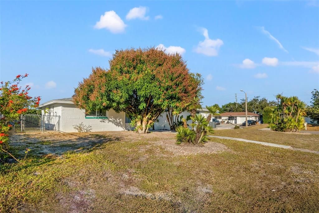 For Sale: $305,000 (3 beds, 2 baths, 1348 Square Feet)