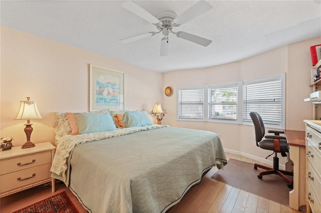 Active With Contract: $175,000 (2 beds, 2 baths, 864 Square Feet)