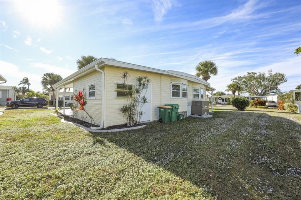 Active With Contract: $175,000 (2 beds, 2 baths, 864 Square Feet)