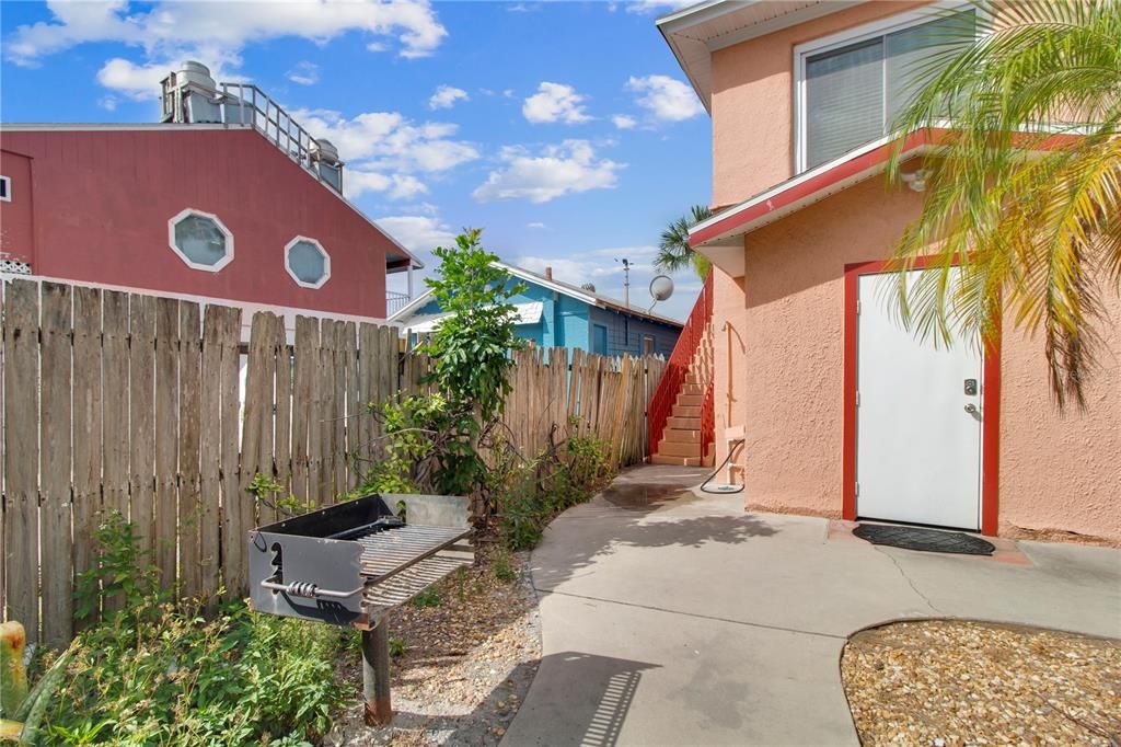 Courtyard with Laundry Room