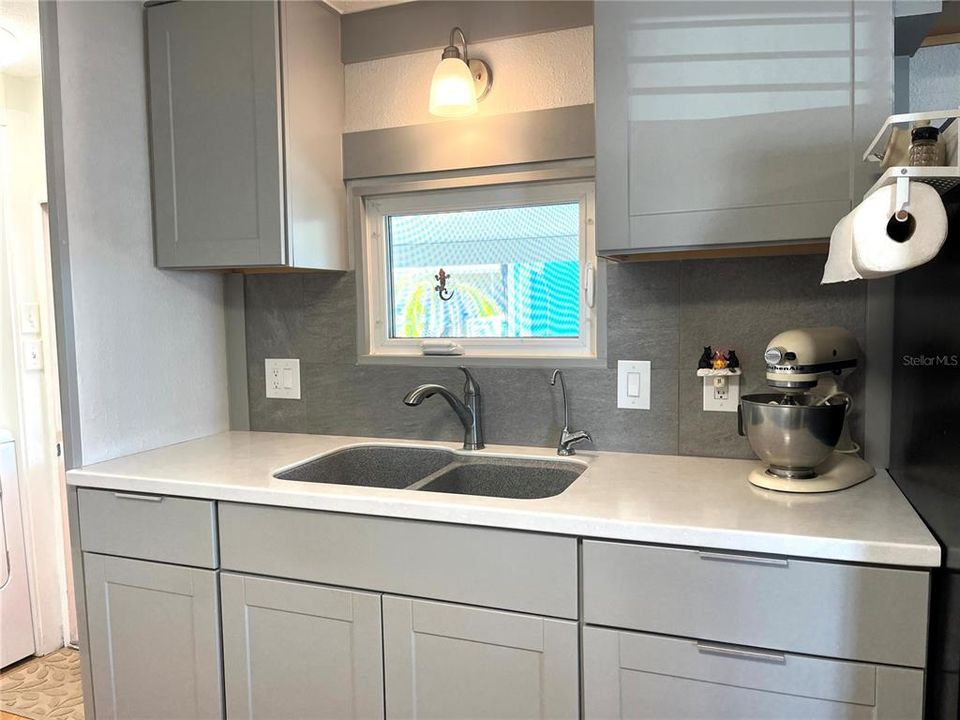 For Sale: $239,000 (2 beds, 2 baths, 967 Square Feet)