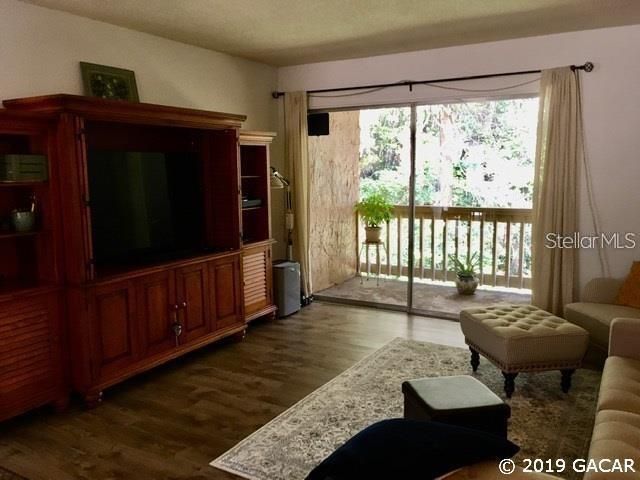 For Rent: $1,000 (1 beds, 1 baths, 760 Square Feet)