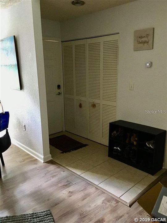 For Rent: $1,000 (1 beds, 1 baths, 760 Square Feet)