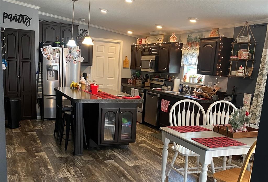 Kitchen & Dining Area