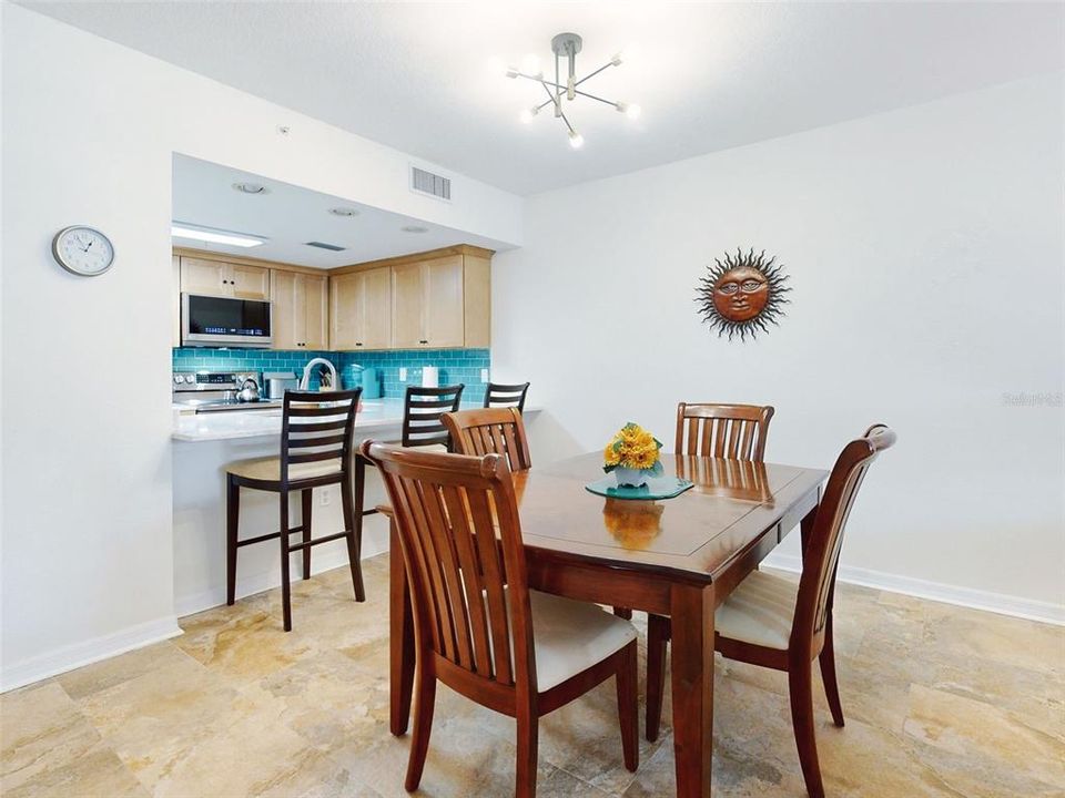 For Sale: $380,000 (2 beds, 2 baths, 1280 Square Feet)