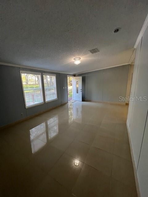 En Venta: $399,900 (3 camas, 2 baños, 2085 Pies cuadrados)