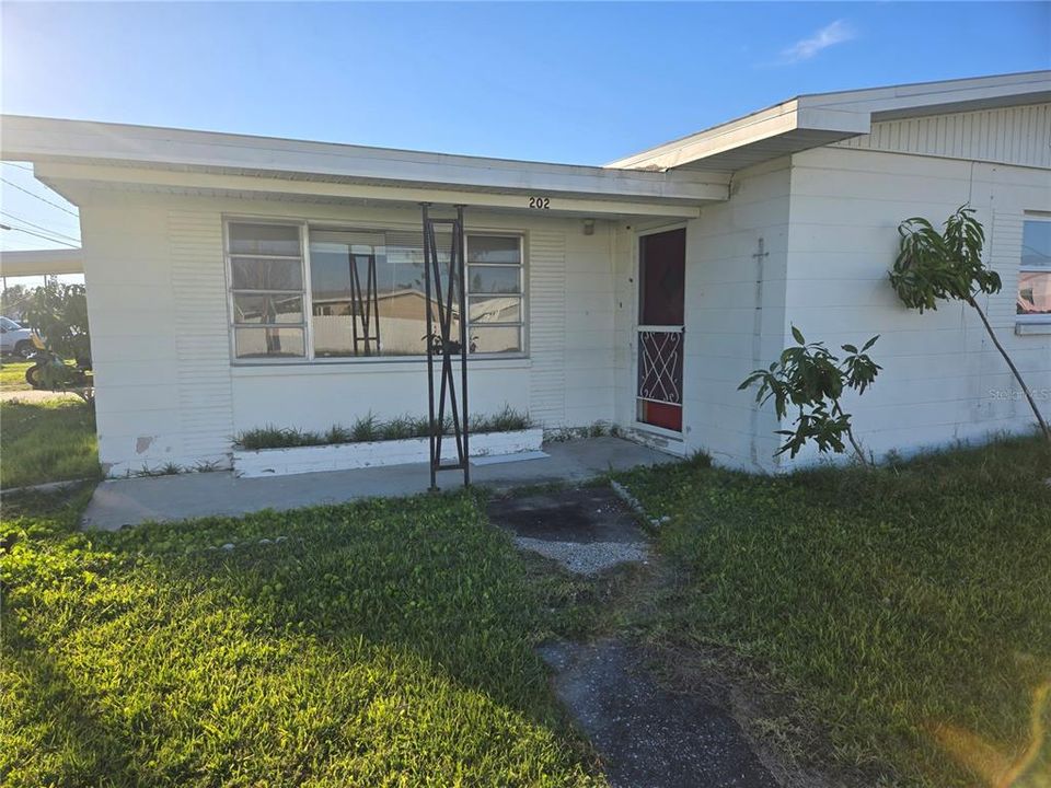 Active With Contract: $160,000 (2 beds, 2 baths, 1024 Square Feet)