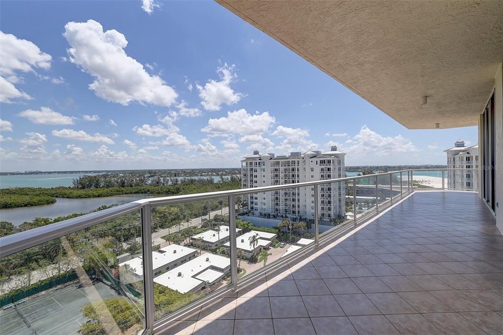 For Sale: $2,000,000 (3 beds, 3 baths, 1980 Square Feet)