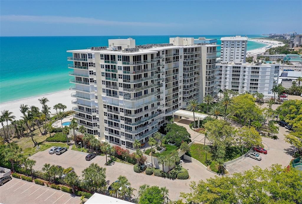 For Sale: $2,000,000 (3 beds, 3 baths, 1980 Square Feet)