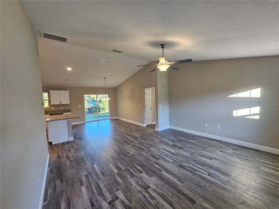 For Rent: $1,950 (3 beds, 2 baths, 1450 Square Feet)