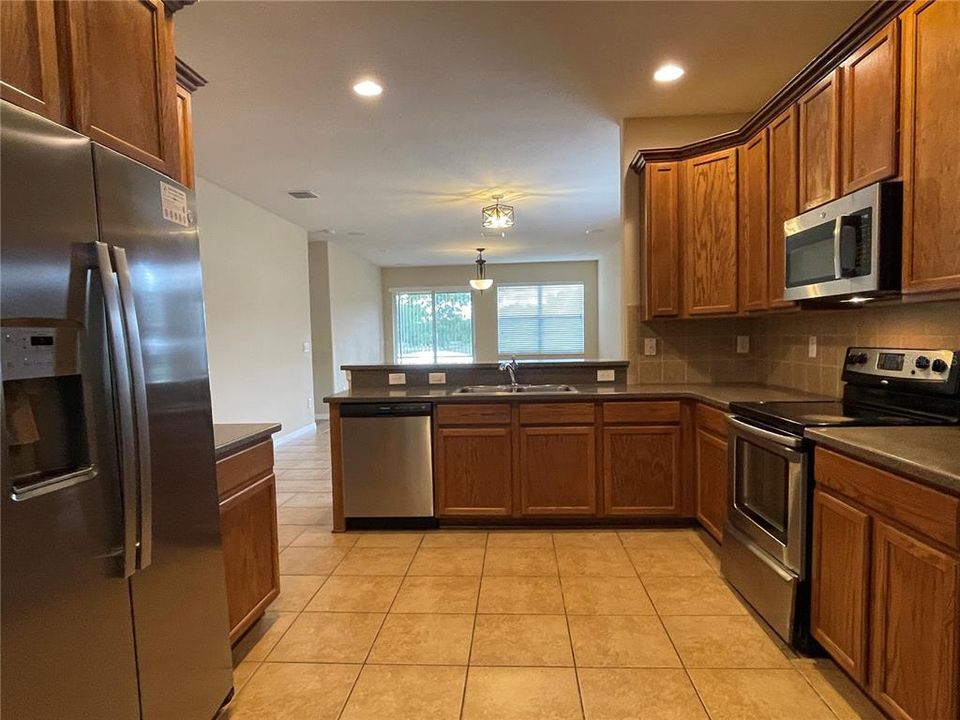 For Rent: $2,495 (3 beds, 2 baths, 1719 Square Feet)