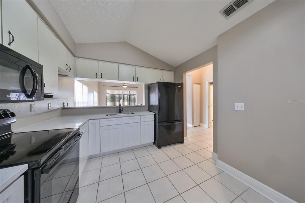 For Sale: $250,000 (2 beds, 2 baths, 1216 Square Feet)