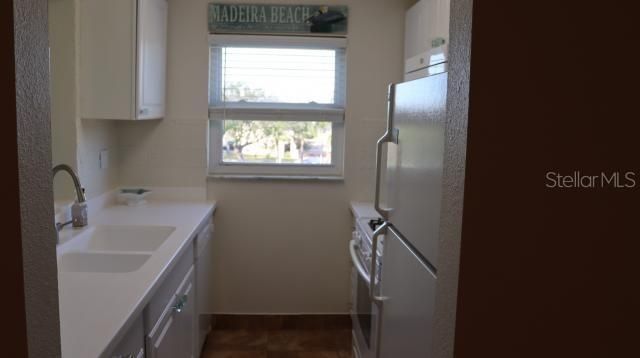 For Sale: $165,000 (2 beds, 2 baths, 1120 Square Feet)