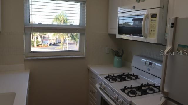 For Sale: $165,000 (2 beds, 2 baths, 1120 Square Feet)