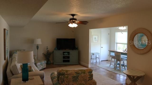 For Sale: $165,000 (2 beds, 2 baths, 1120 Square Feet)