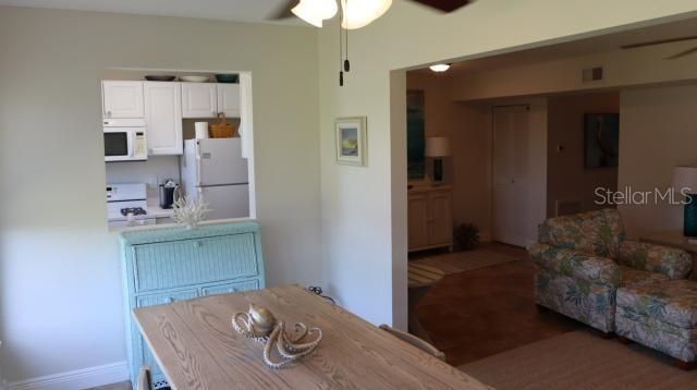 For Sale: $165,000 (2 beds, 2 baths, 1120 Square Feet)