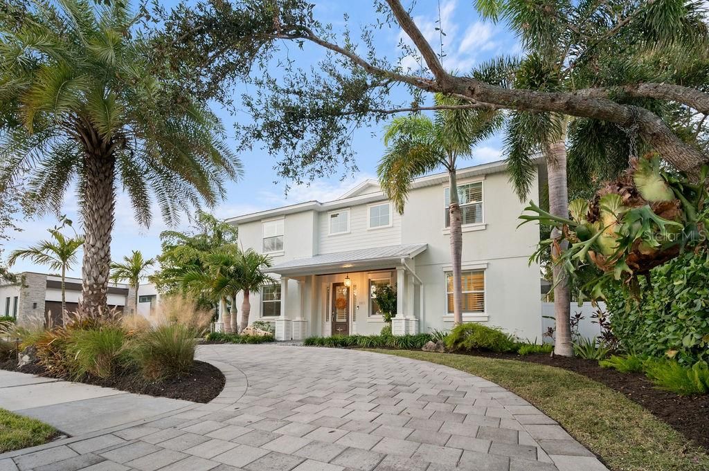 Active With Contract: $2,250,000 (4 beds, 3 baths, 2617 Square Feet)