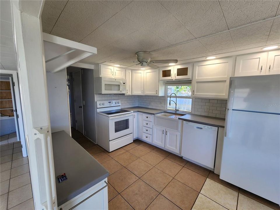 For Sale: $139,500 (1 beds, 1 baths, 620 Square Feet)