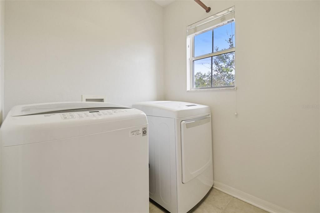 Washer Dryer included