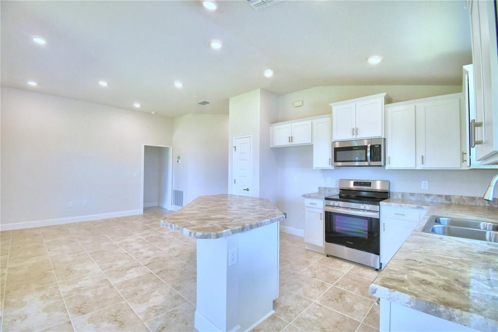 For Sale: $306,875 (3 beds, 2 baths, 1512 Square Feet)