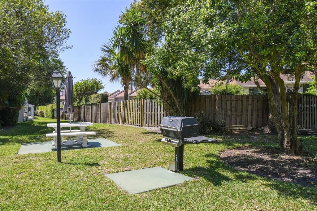 For Sale: $239,900 (2 beds, 1 baths, 824 Square Feet)