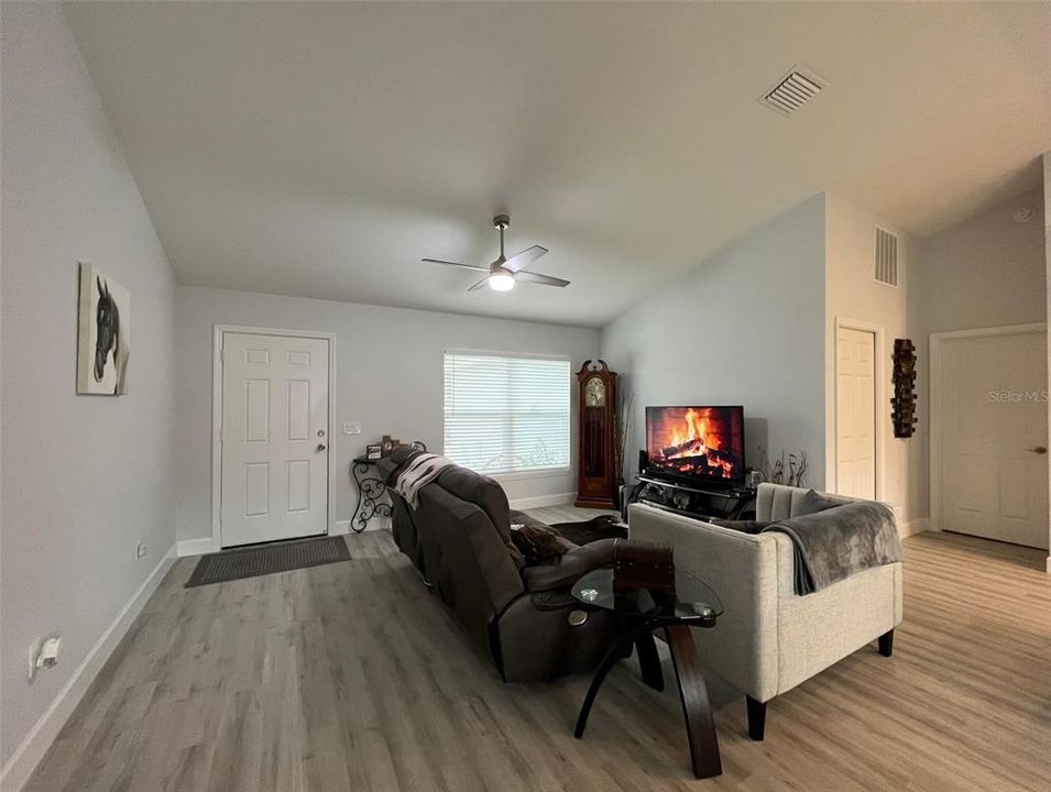 For Sale: $279,900 (3 beds, 2 baths, 1380 Square Feet)