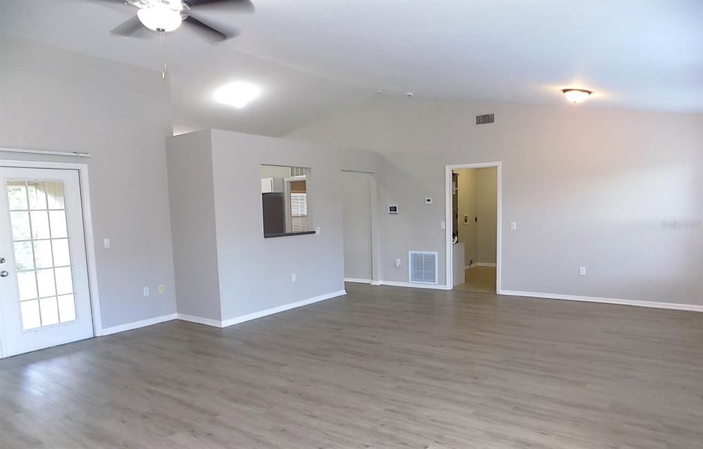 For Sale: $314,900 (3 beds, 2 baths, 1679 Square Feet)