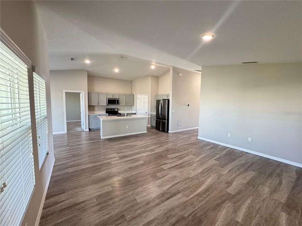 For Rent: $2,250 (4 beds, 2 baths, 1842 Square Feet)