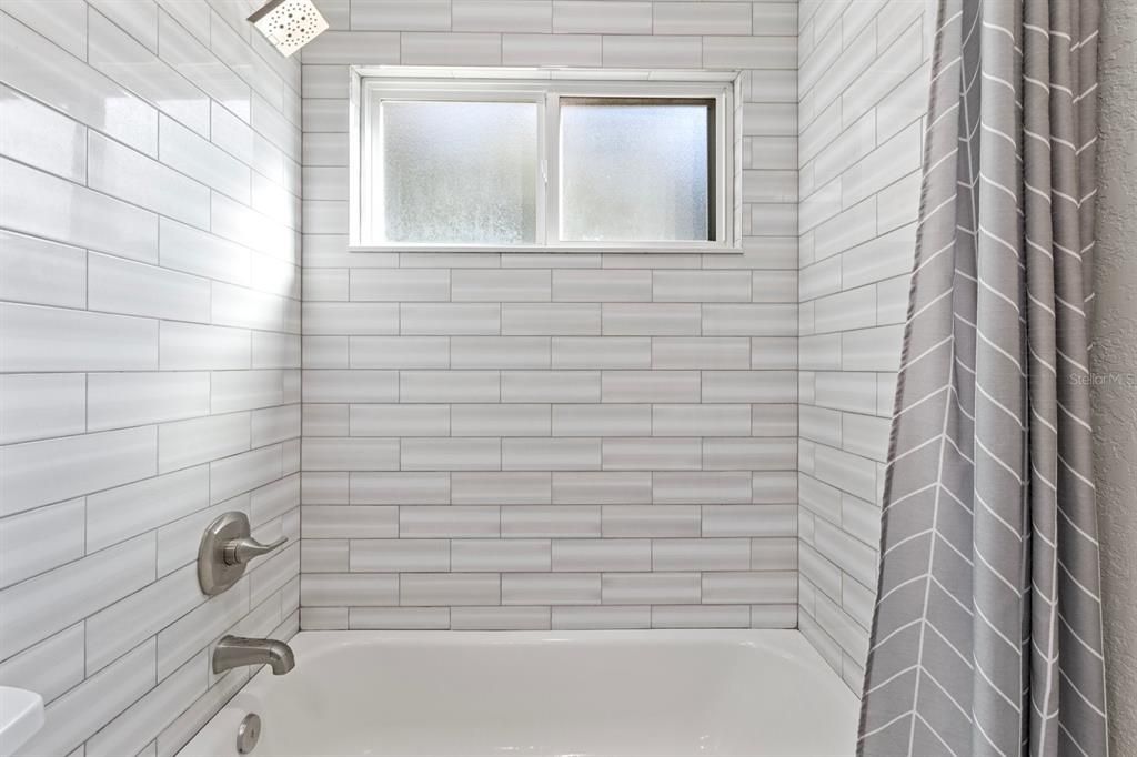 Guest tub/shower combo