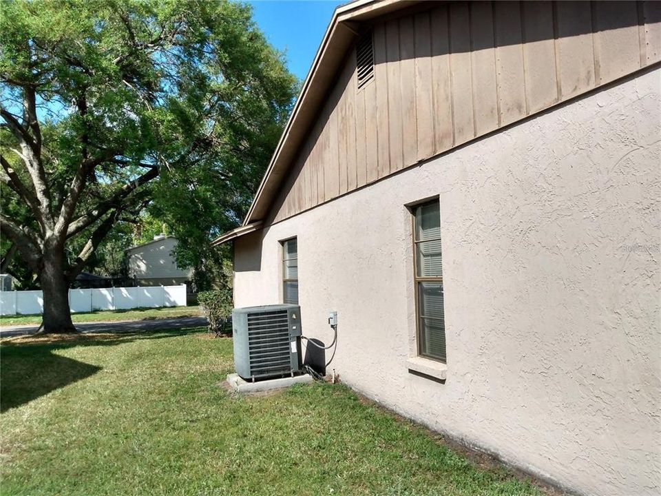 Active With Contract: $265,000 (4 beds, 2 baths, 1952 Square Feet)