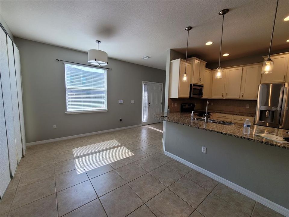 For Rent: $2,550 (3 beds, 2 baths, 2048 Square Feet)