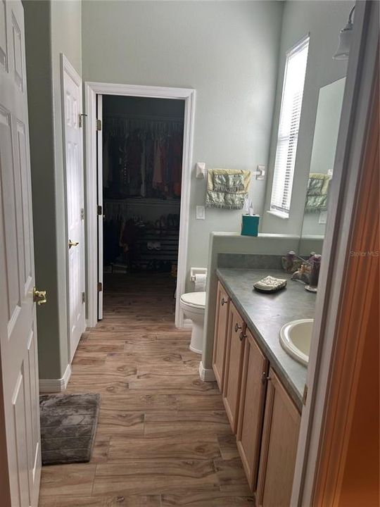 合同活跃: $2,100 (2 贝兹, 2 浴室, 1387 平方英尺)