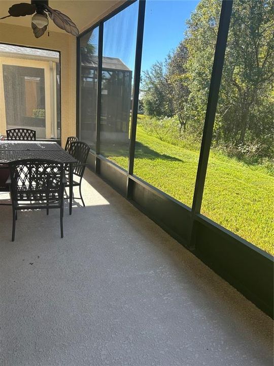 合同活跃: $2,100 (2 贝兹, 2 浴室, 1387 平方英尺)