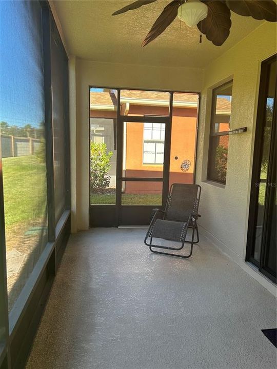 合同活跃: $2,100 (2 贝兹, 2 浴室, 1387 平方英尺)