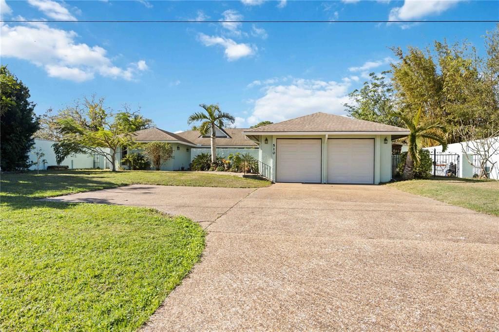 For Sale: $600,000 (3 beds, 2 baths, 2311 Square Feet)