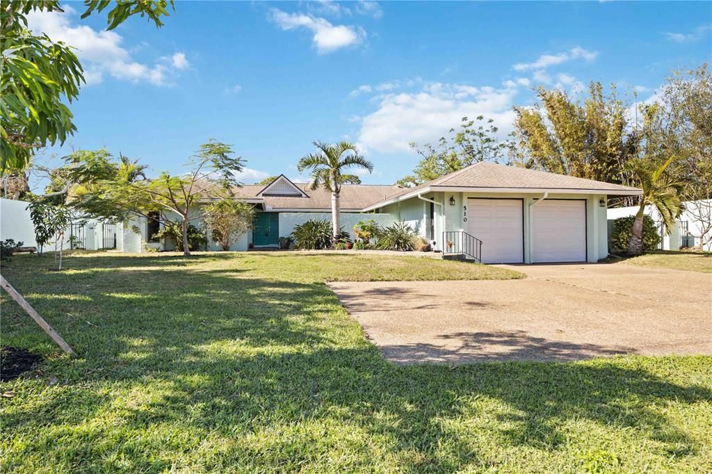 For Sale: $600,000 (3 beds, 2 baths, 2311 Square Feet)