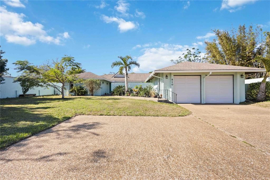 For Sale: $600,000 (3 beds, 2 baths, 2311 Square Feet)