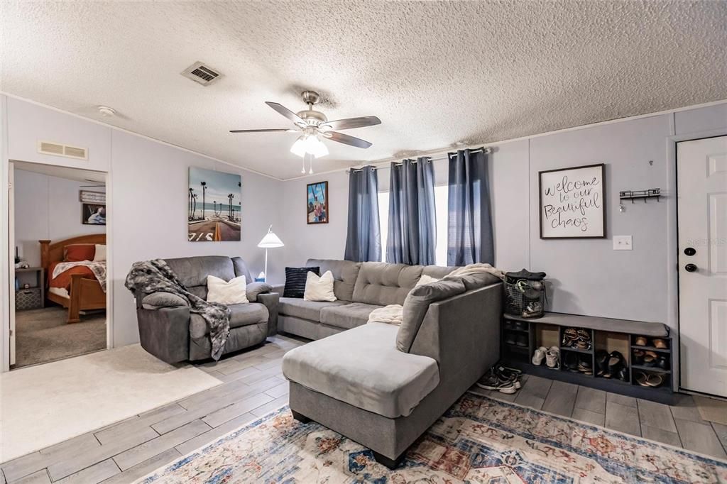 Active With Contract: $169,000 (3 beds, 2 baths, 1056 Square Feet)