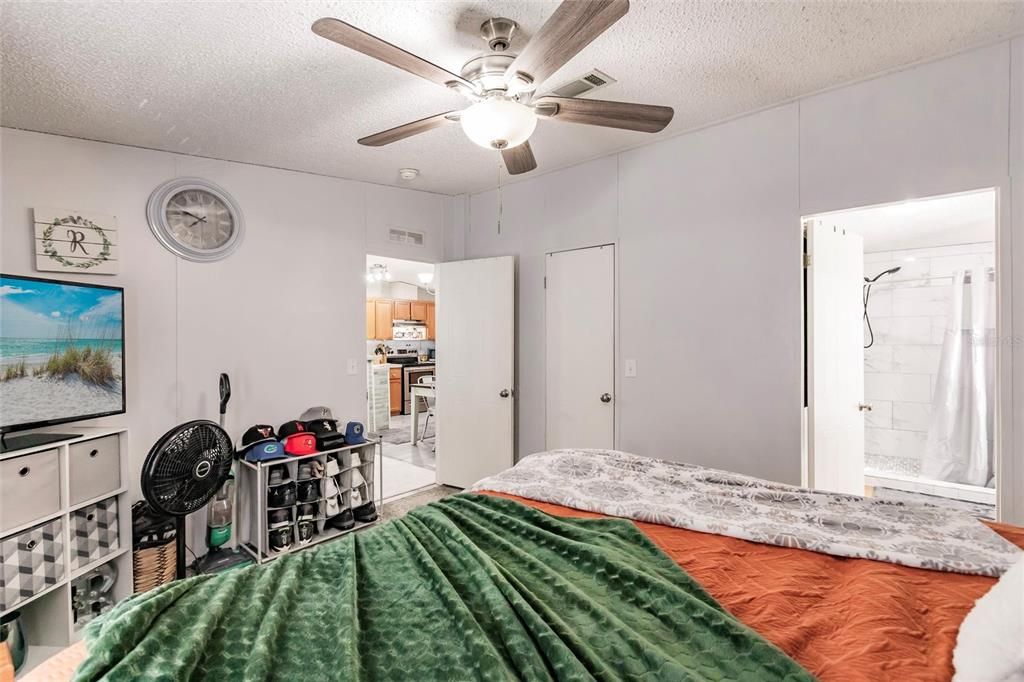 Active With Contract: $169,000 (3 beds, 2 baths, 1056 Square Feet)