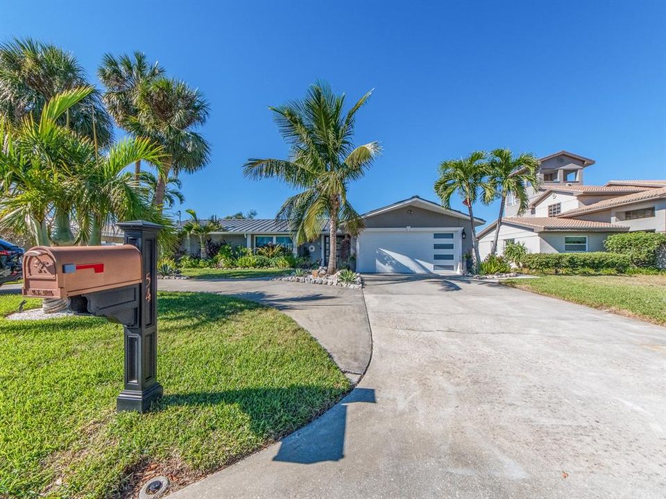 For Sale: $1,450,000 (4 beds, 2 baths, 2007 Square Feet)