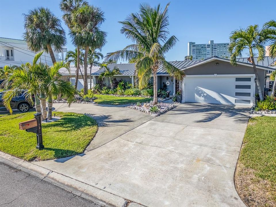 For Sale: $1,450,000 (4 beds, 2 baths, 2007 Square Feet)