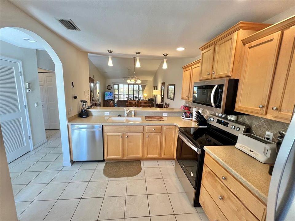 For Sale: $152,000 (2 beds, 2 baths, 1153 Square Feet)